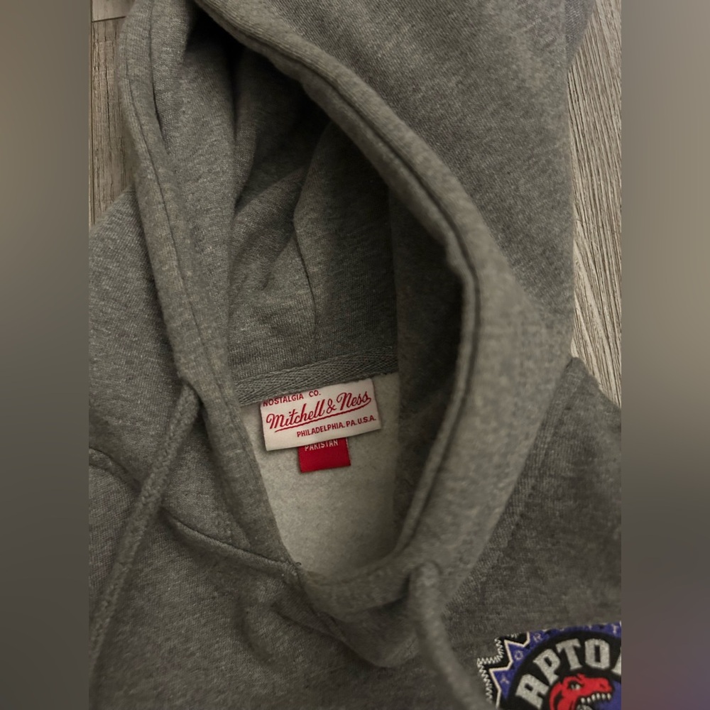 Mitchell & Ness Gray Raptors Hoodie - Picture 3 of 3